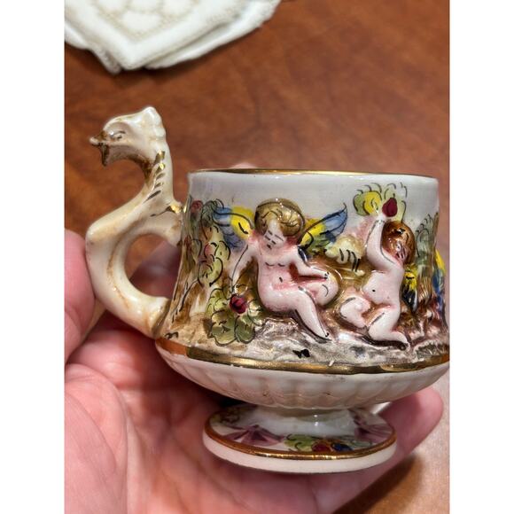 Vintage Italian Capodimonte Dragon Cherub Tea cup and saucers (Set of 2) - Picture 7 of 12